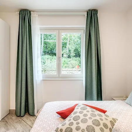 Golden Lemon - Modern House In Countryside