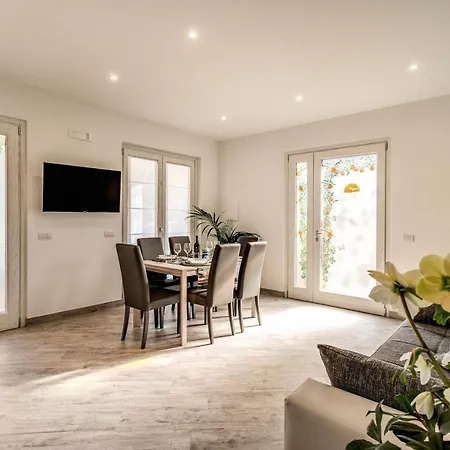 Golden Lemon - Modern House In Countryside *