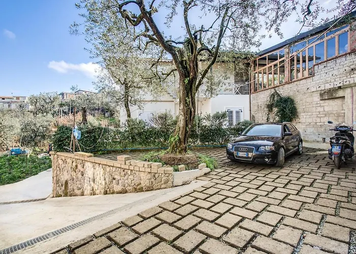 Golden Lemon - Modern House In Countryside