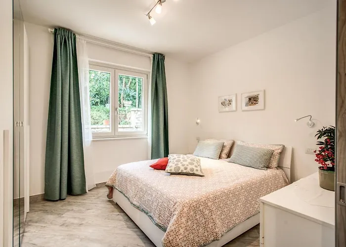 Golden Lemon - Modern House In Countryside