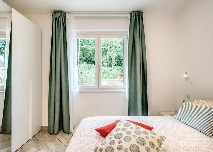 Golden Lemon - Modern House In Countryside