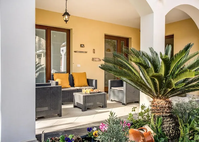 Golden Lemon - Modern House In Countryside بيت للعطل سورينتو