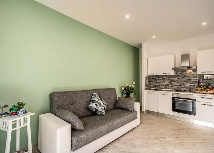 Golden Lemon - Modern House In Countryside بيت للعطل سورينتو