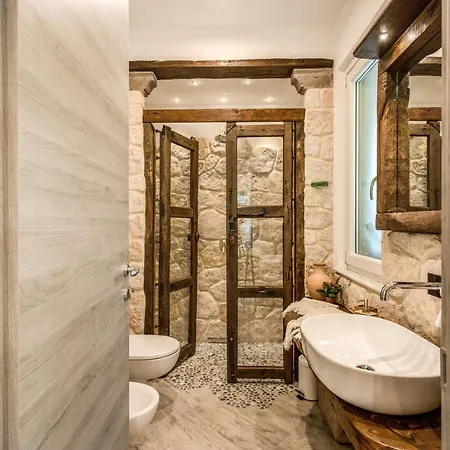 Golden Lemon - Modern House In Countryside *